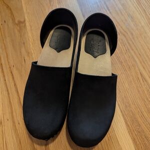 Sandgrens Brett Low Closed Back Clogs, Black Nubuck
